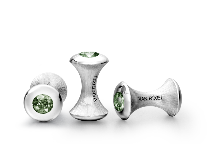 Een paar luxe, hoogwaardige, exclusieve en handgemaakte High End manchetknopen in 18 kt Witgoud met groene Saffier - MI